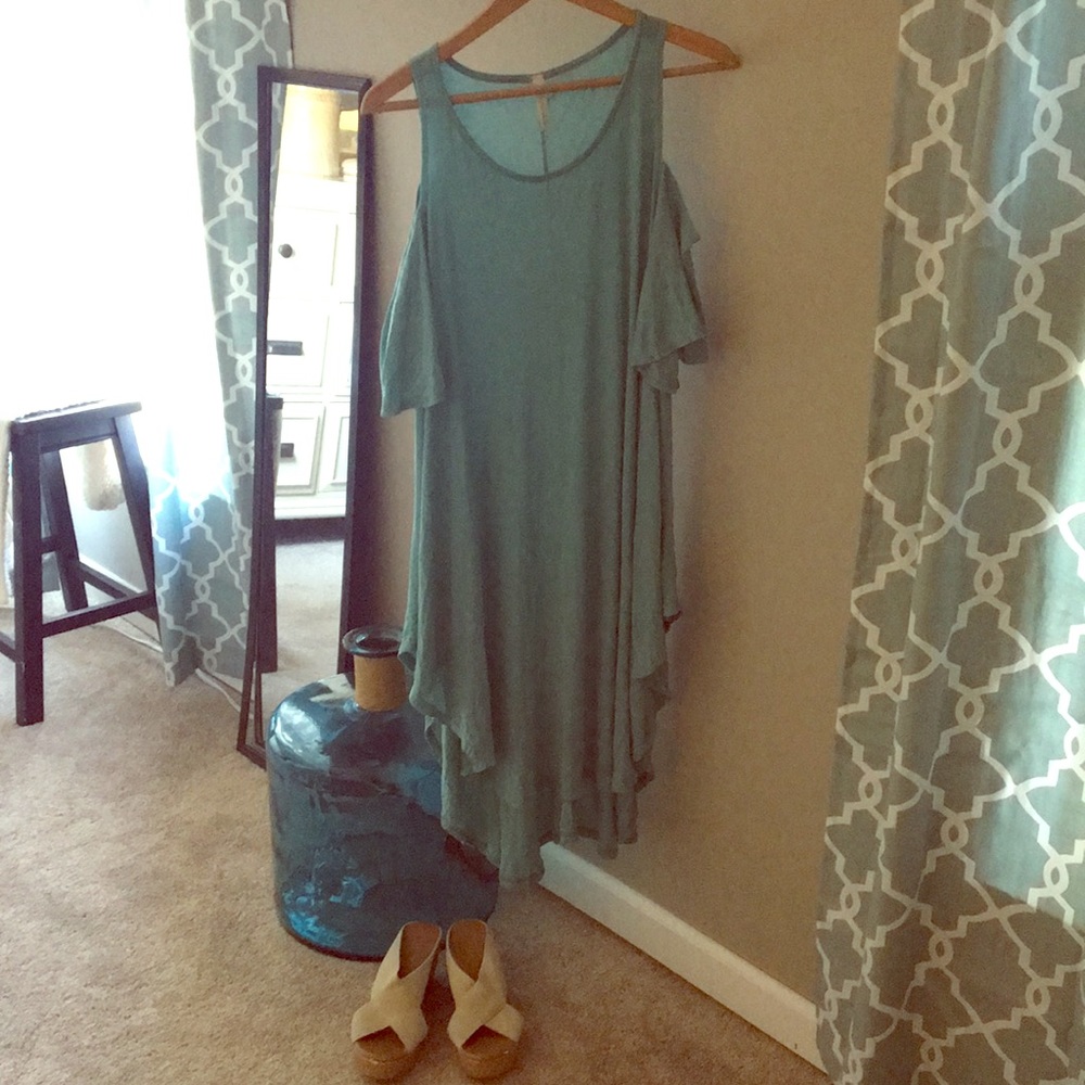 Cold shoulder dress size M L....NWOT